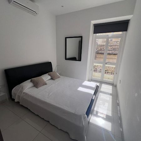 Sunny One Bedroom Apartment In Old Bakery Street Valletta Exterior photo
